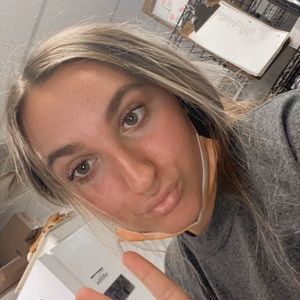 Meet your Posher, Lina